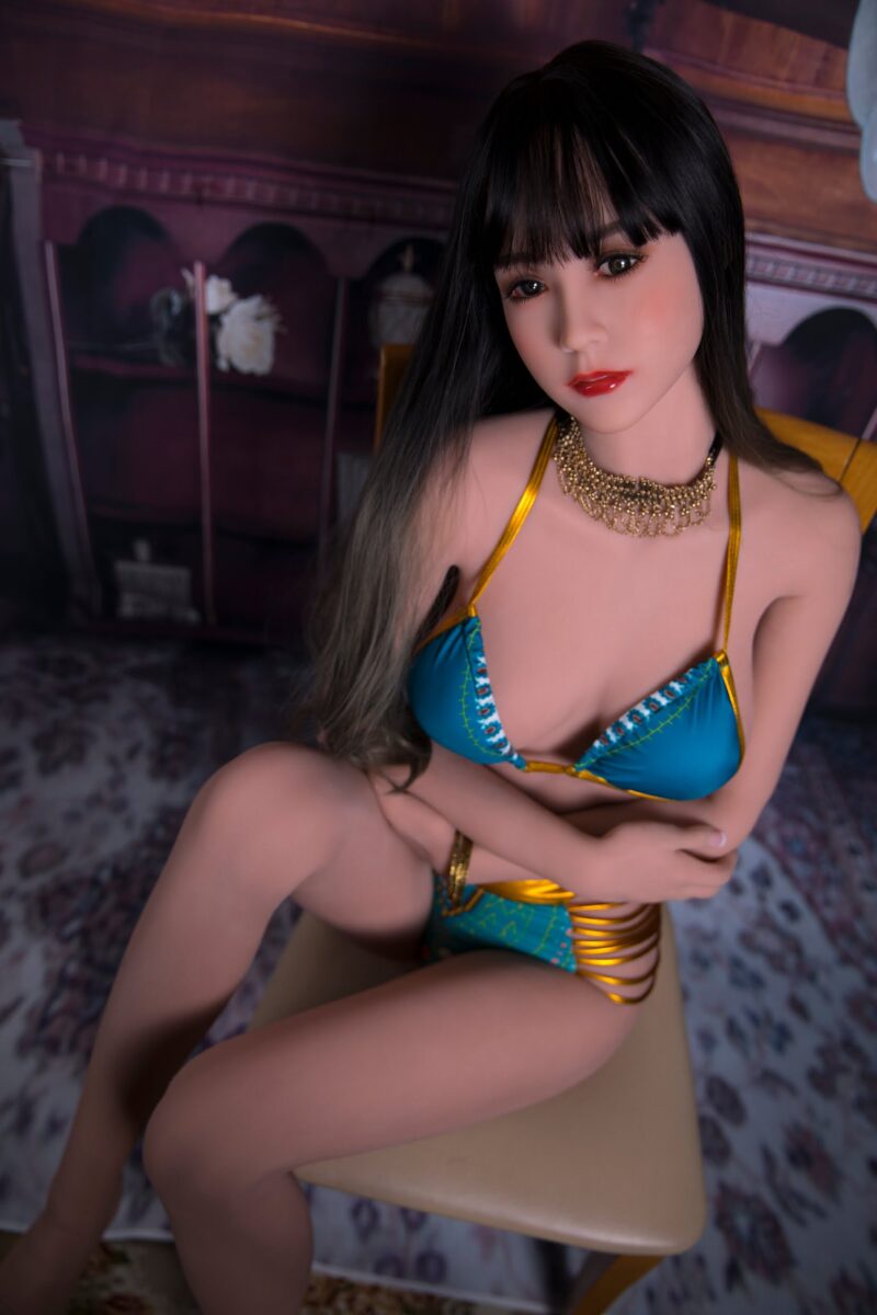 Aziatische sexdoll Slanke sekspop Amia met zwart lang haar en kleine borsten 51