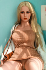 163E+69 (32) Beste prijs/kwaliteit Blondine sekspop Lotte met vol postuur en grote D-cup borsten 138